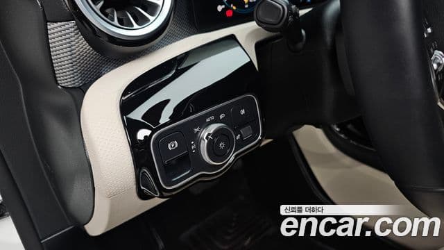 Mercedes-Benz A-Class 2022 — ფოტო 19/20