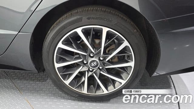 Hyundai Sonata Hybrid 2022 — Photo 29/29