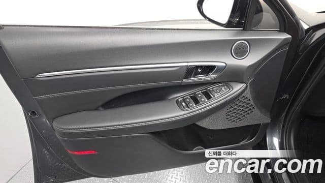 Hyundai Sonata Hybrid 2022 — Photo 1/29