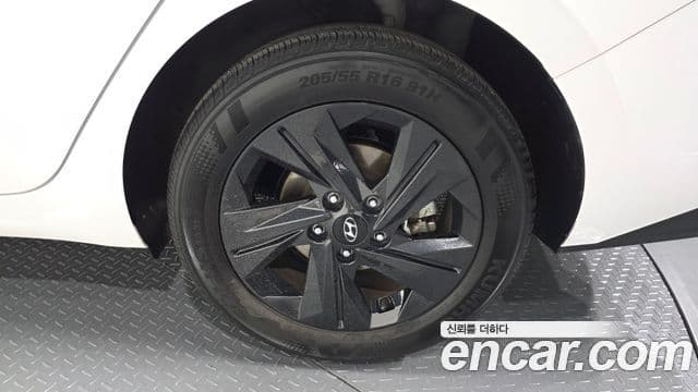 Hyundai The New Avante Hybrid 2023 — Photo 30/31