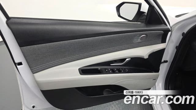 Hyundai The New Avante Hybrid 2023 — Photo 27/31
