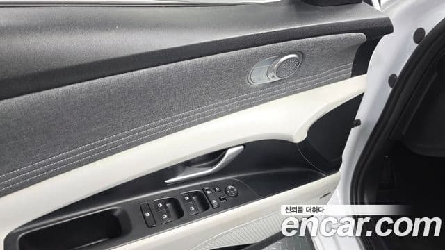 Hyundai The New Avante Hybrid 2023 — Photo 9/31