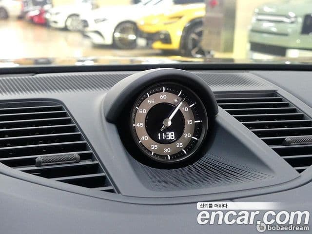 Porsche Panamera 2025 — ფოტო 16/20