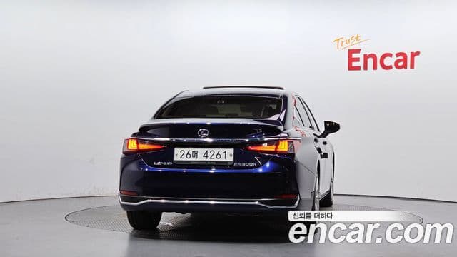 Lexus ES300h 2019 — ფოტო 4/20