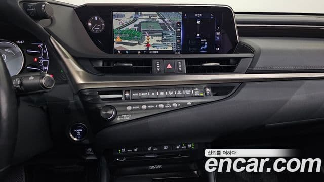 Lexus ES300h 2019 — ფოტო 12/20