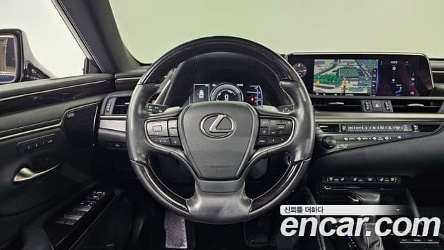 Lexus ES300h 2019 — ფოტო 13/20
