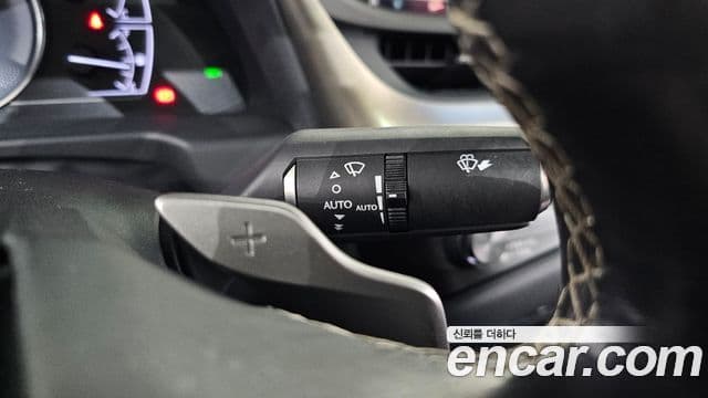 Lexus ES300h 2019 — ფოტო 17/20