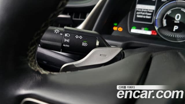 Lexus ES300h 2019 — Photo 7/34