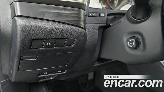 Lexus ES300h 2019 — Photo 24/34