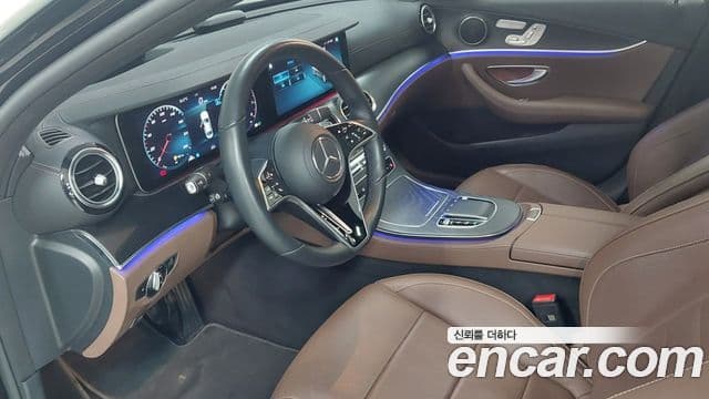 Mercedes-Benz E-Class 2023 — ფოტო 8/17