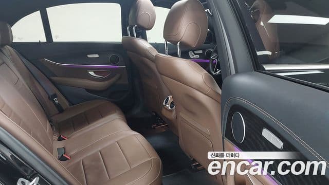 Mercedes-Benz E-Class 2023 — ფოტო 9/17