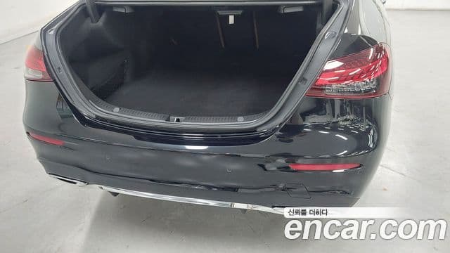 Mercedes-Benz E-Class 2023 — ფოტო 10/17