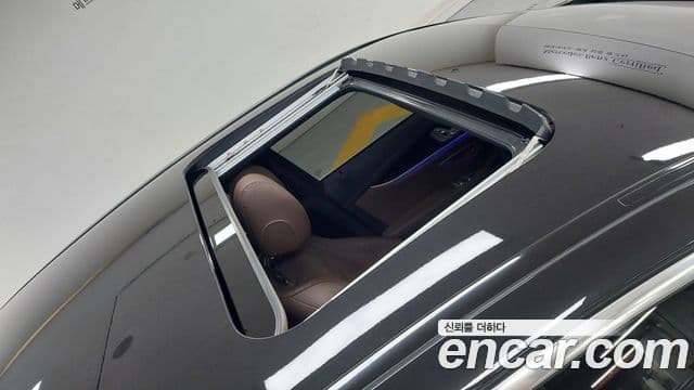 Mercedes-Benz E-Class 2023 — ფოტო 11/17