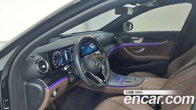 Mercedes-Benz E-Class 2023 — ფოტო 13/17