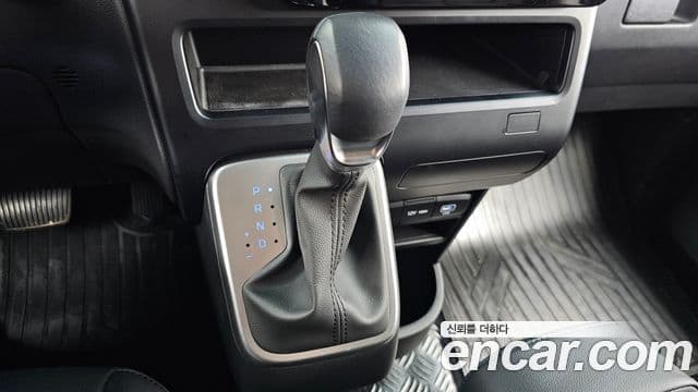 Hyundai Staria 2024 — ფოტო 9/20