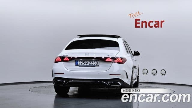 Mercedes-Benz E-Class 2025 — Фото 4/20