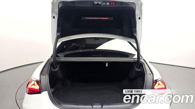 Mercedes-Benz E-Class 2025 — Фото 17/20