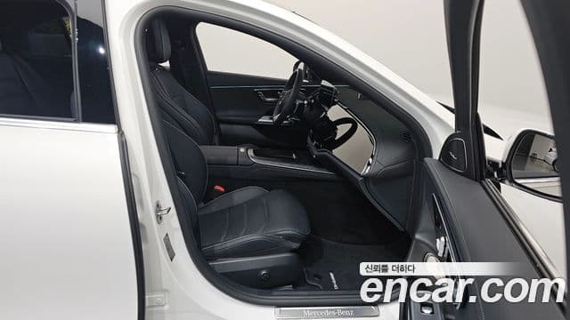 Mercedes-Benz E-Class 2025 — Photo 10/33