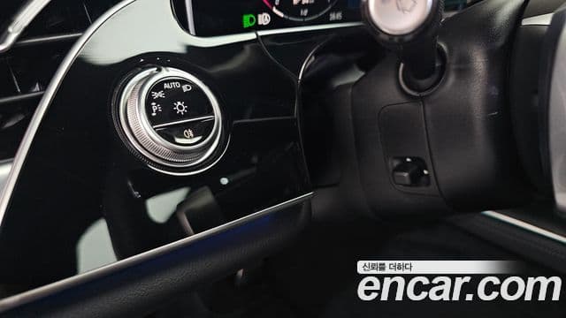 Mercedes-Benz E-Class 2025 — Photo 32/33
