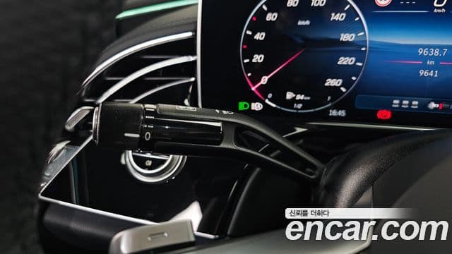 Mercedes-Benz E-Class 2025 — Photo 25/33