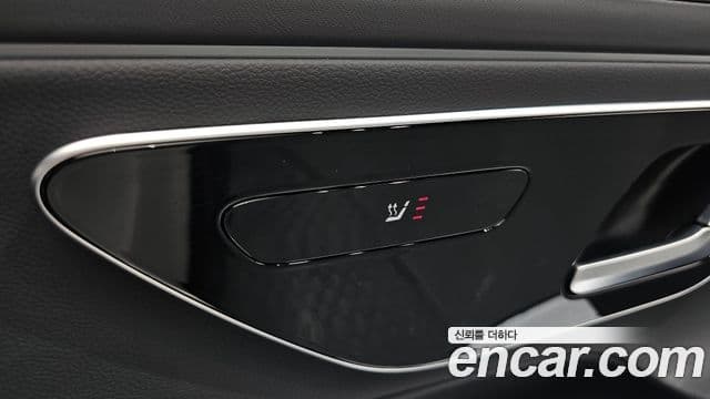 Mercedes-Benz E-Class 2025 — Photo 27/33
