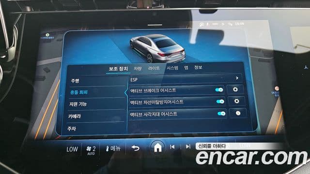Mercedes-Benz E-Class 2025 — Photo 21/33