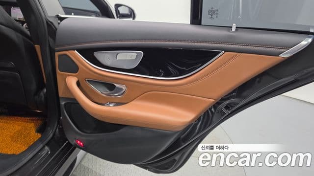 Mercedes-Benz AMG GT 2021 — Photo 19/33