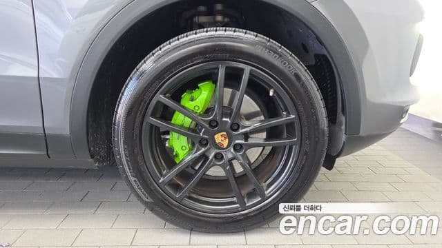 Porsche Cayenne 2019 — Photo 10/32