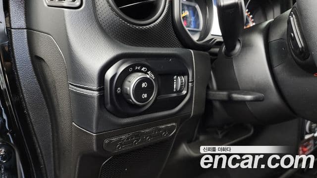 Jeep Wrangler 2024 — Фото 17/20