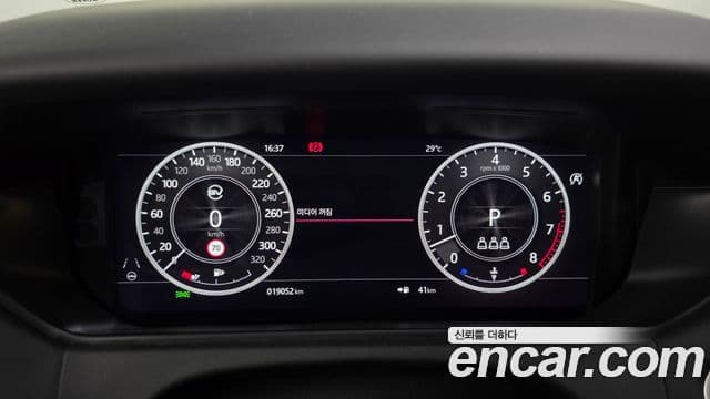 Land Rover Range Rover Velar 2019 — ფოტო 8/20