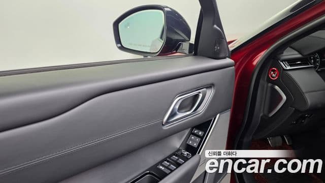 Land Rover Range Rover Velar 2019 — Şəkil 38/39