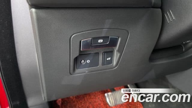 Land Rover Range Rover Velar 2019 — Şəkil 33/39