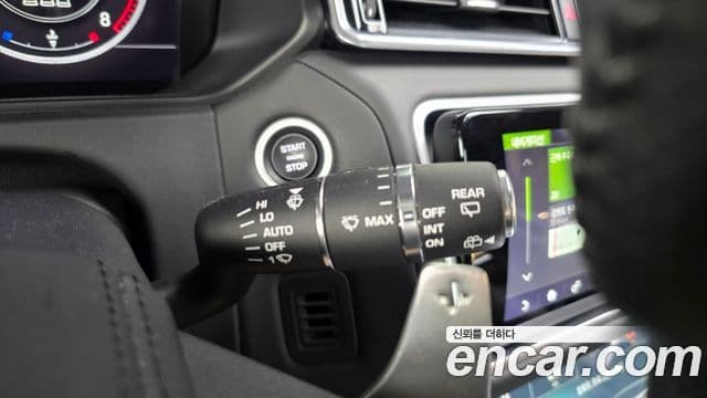 Land Rover Range Rover Velar 2019 — Şəkil 28/39