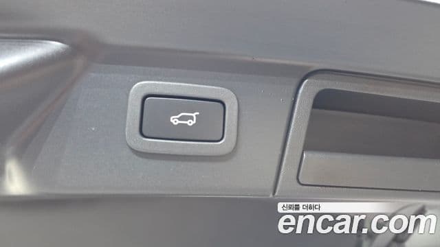 Land Rover Range Rover Velar 2019 — Şəkil 18/39
