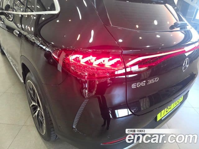 Mercedes-Benz EQE SUV 2025 — Photo 16/20