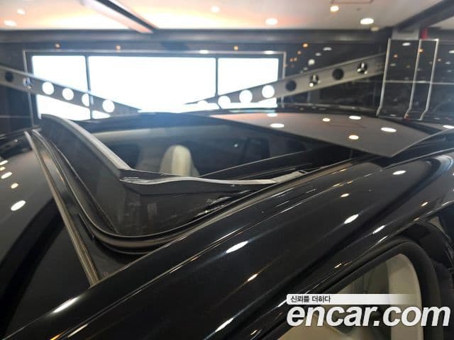 Mercedes-Benz EQE SUV 2025 — Photo 17/20
