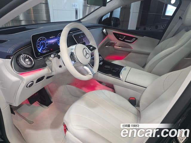 Mercedes-Benz EQE SUV 2025 — Photo 9/20