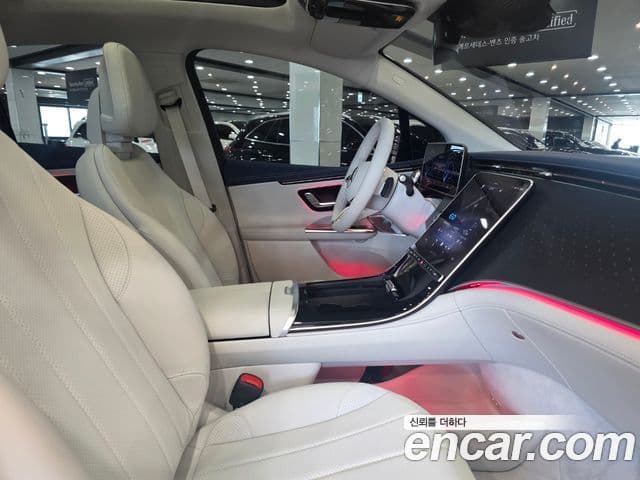 Mercedes-Benz EQE SUV 2025 — Photo 19/20