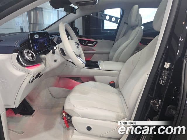 Mercedes-Benz EQE SUV 2025 — Photo 18/20