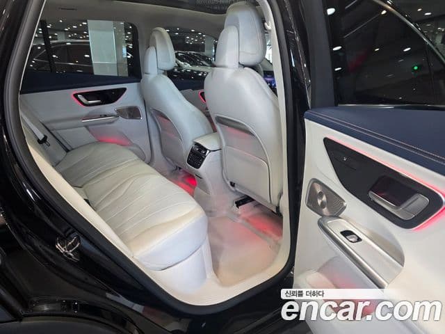 Mercedes-Benz EQE SUV 2025 — Photo 12/20