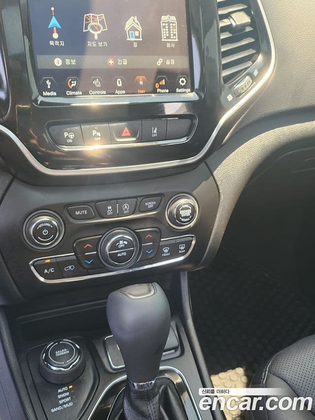 Jeep Cherokee 2021 — Photo 8/8