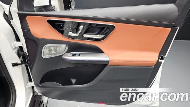 Mercedes-Benz GLC-Class 2025 — Photo 18/32