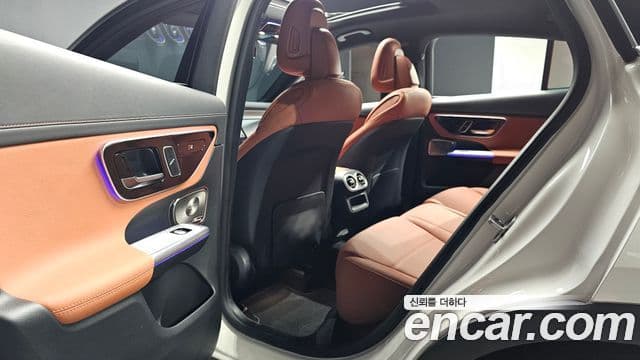 Mercedes-Benz GLC-Class 2025 — Photo 8/32