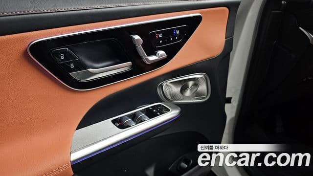 Mercedes-Benz GLC-Class 2025 — Photo 7/32
