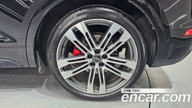 Audi Q5 2021 — ფოტო 5/20