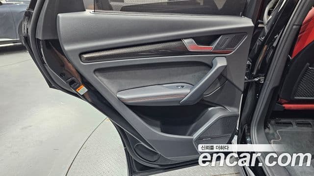 Audi SQ5 2021 — Şəkil 23/32
