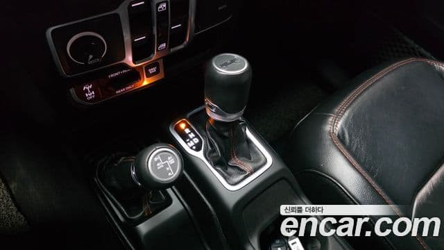 Jeep Wrangler 2019 — Şəkil 9/20