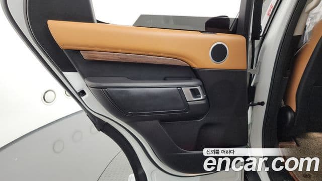 Land Rover Discovery 5 2018 — Photo 34/39