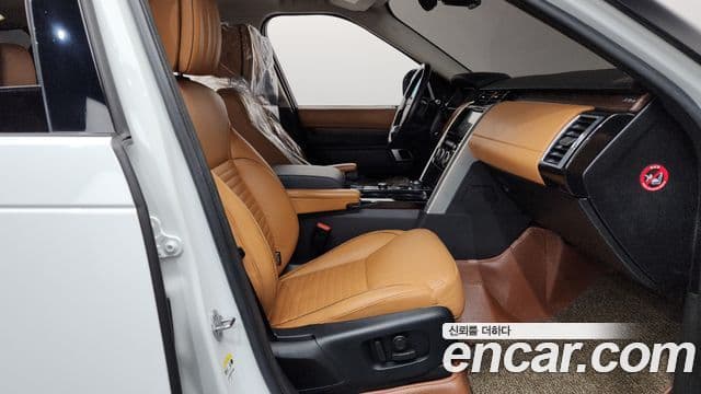 Land Rover Discovery 5 2018 — Photo 9/39