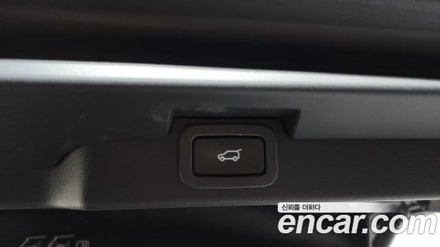Land Rover Discovery 5 2018 — Photo 22/39
